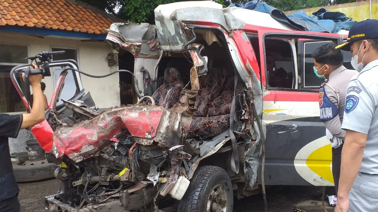 Korban kecelakaan di Tol Cipali