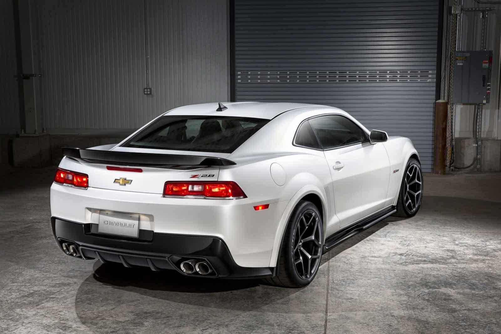 New Chevrolet Camaro Z/28 rear view