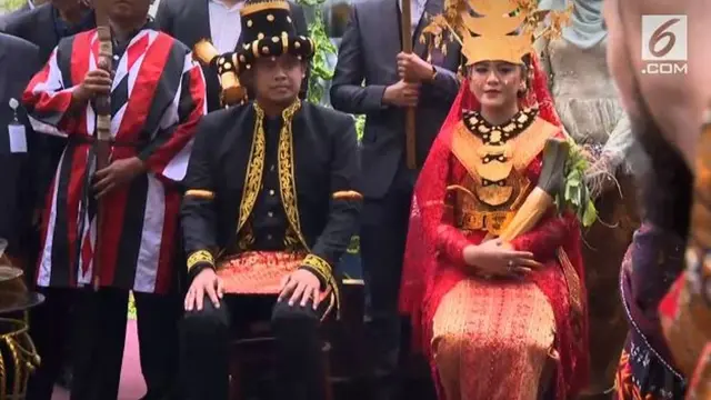 Jalani Pesta Adat, Kahiyang Tampil Cantik dengan Bulang