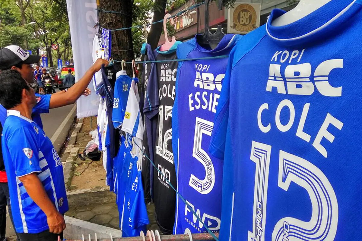 Replika jersey dan kaus Persib
