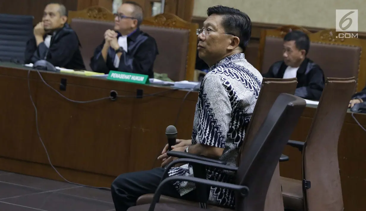 Presiden Direktur PT Grand Kartech, Kenneth Sutardja saat menjalani sidang perdana kasus dugaan suap kepada Direktur PT Krakatau Steel, Wisnu Kuncoro di Pengadilan Tipikor, Jakarta, Rabu (12/6/2019). Sidang beragendakan mendengar pembacaan dakwaan dari JPU KPK. (Liputan6.com/Helmi Fithriansyah)