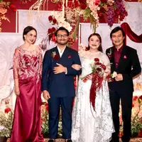 Lihat di sini tampilan Chika anak Katon Bagaskara yang baru saja dinikahi kekasihnya. [@irawbw].