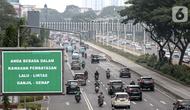 Kendaraan melintas di Jalan Jenderal Sudirman, Jakarta, Kamis (10/7/2020). Pembatasan pegerakan kendaran dengan ganjil genap itu akan kembali ditiadakan mulai Senin (14/9/2020) bersamaan dengan penerapan PSBB seperti awal pandemi Covid-19. (Liputan6.com/Faizal Fanani)