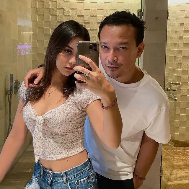 6 Momen Bulan Madu Anastasia Adamova dan Banyu Biru di Bali