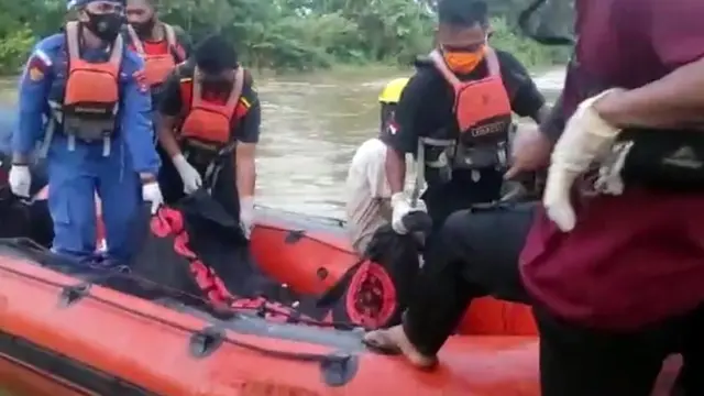 Korban terkaman buaya di Kolaka Timur, Wacalling (60) akhirnya ditemukan setelah 48 jam kerabat dan tim SAR gabungan melakukan pencarian di pinggir sungai.(Liputan6.com/Ahmad Akbar Fua)