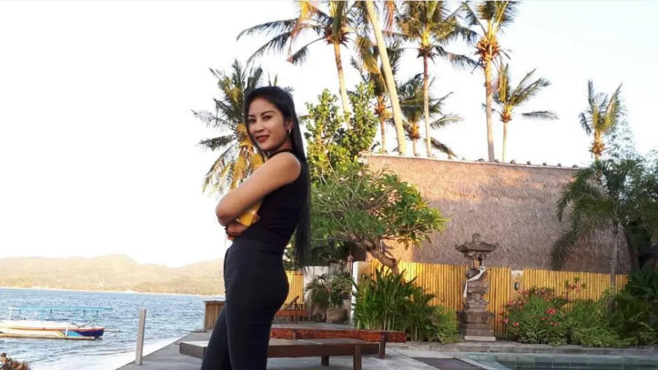Izty Nathalia dinilai keluarganya sudah terlalu lama menjomblo.