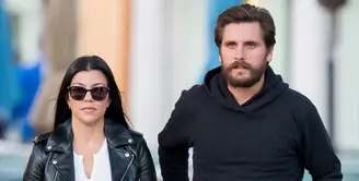 Scott Disick sepertinya menjadi orang yang bahagia di tengah sakit hati Kourtney Kardashian. (YouTube)