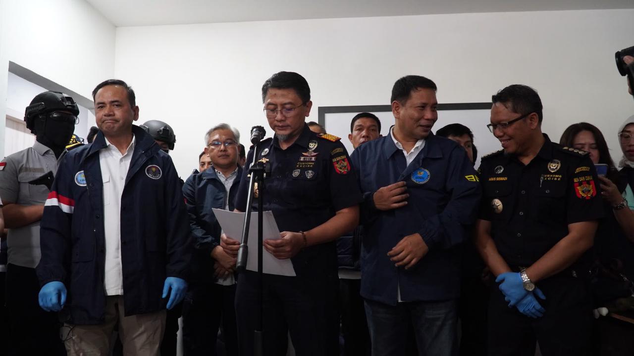 Paket Suplemen dari Malaysia Ternyata Berisi Narkoba, 6 Orang Ditangkap