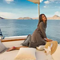 Gaya liburan Paula Verhoeven di Pulau Komodo (Instagram @paula_verhoeven)