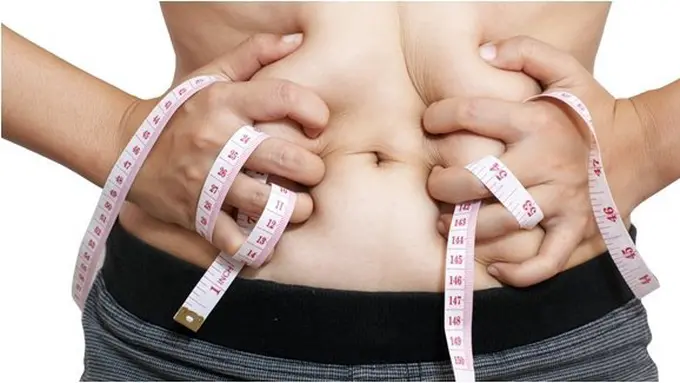 Setelah diet sukses, kulit biasanya akan jadi menggelambir./Copyright: thinkstockphotos.com