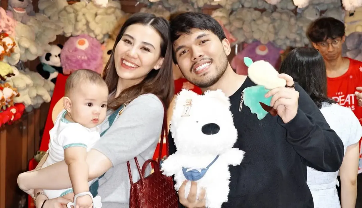 Liburan jadi aktivitas rutin Aaliyah Massaid dan Thariq Halilintar. Namun liburan kali ini semakin lengkap dengan Arrash yang semakin besar [@aaliyah.massaid]