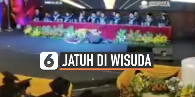 VIDEO: Prank Mahasiswa Jatuh di Depan Rektor Saat Wisuda