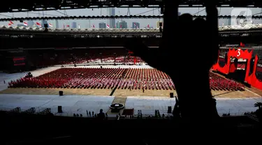 Ribuan kader dan simpatian Partai Demokrasi Indonesia Perjuangan (PDIP) saat menghadiri peringatan puncak Bulan Bung Karno (BBK) di Stadion Utama Gelora Bung Karno (GBK), Jakarta, Sabtu (24/6/2023). (Liputan6.com/Helmi Fithriansyah)