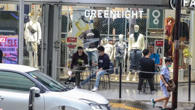 Ketika Ariel NOAH Nongkrong di Pinggir Jalan Kota Bandung, Bagaimana Reaksi Masyarakat? (ist)