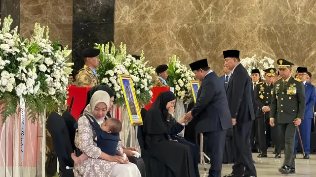 Prabowo Beri Penghormatan Terakhir untuk 3 Prajurit TNI