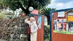 Drama "Welcome to Samdal-ri" mengambil latar cerita di sebuah desa fiktif bernama Samdal-ri di Pulau Jeju. Berbeda dari kebanyakan K-Drama yang sering berlokasi di perkotaan, drama ini menawarkan suasana desa yang asri dan menyentuh. Para penonton dibuat larut dengan kehangatan cerita yang dihadirkan. (Liputan6.com/IG/@nabilaishma)
