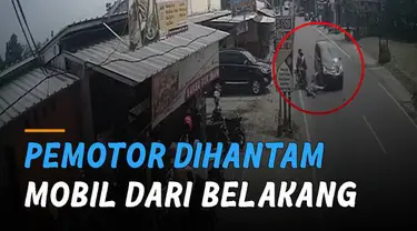 Video CCTV memperlihatkan sebuah motor dihantam mobil saat hendak menyebrang jalan. Kejadian itu terjadi di Jalan Raya Cibungbulang, Cibadak.