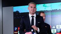 Franco Mastantuono resmi diperkenalkan sebagai pemain Real Madrid, Kamis (14/8/2025). (AP Photo/Manu Fernandez)