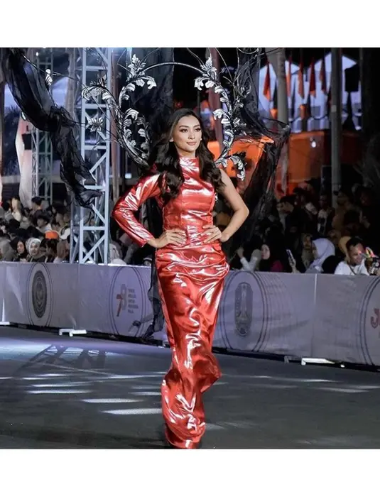 Penampilan seleb di Jember Fashion Carnaval 2023. (Sumber: Instagram/ourputeris)