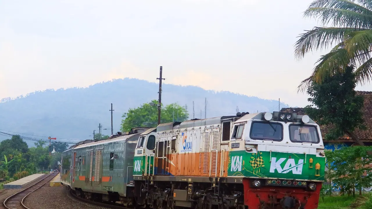 PT Kereta Api Indonesia (persero) atau KAI menghadirkan sejumlah ornamen menyambut Ramadhan