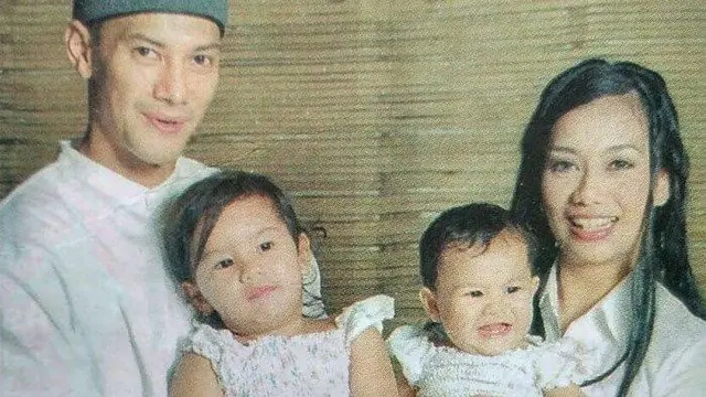 6 Potret Lawas Keluarga Kecil Reza Artamevia dan Mendiang Adjie Massaid