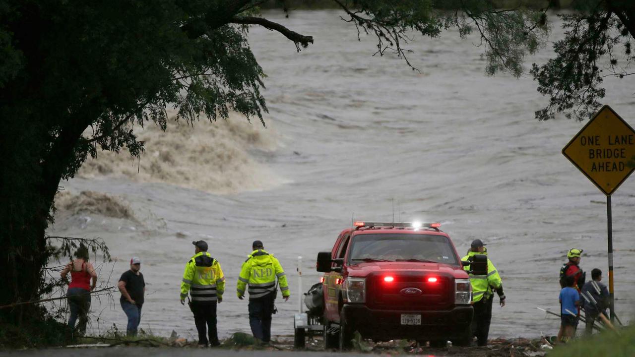 FOTO: Banjir Bandang Terjang Texas, 24 Orang Tewas dan Puluhan Hilang