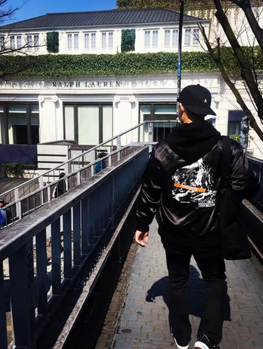 Mengetahui sang idola tengah berbahagia, tentunya para fans turut merasakannya. Namun ada yang sangat disayangkan, yaitu ketika Kang Gary tak memberi tahu siapa sosok istrinya.  (Instagram/kang_gary8888)