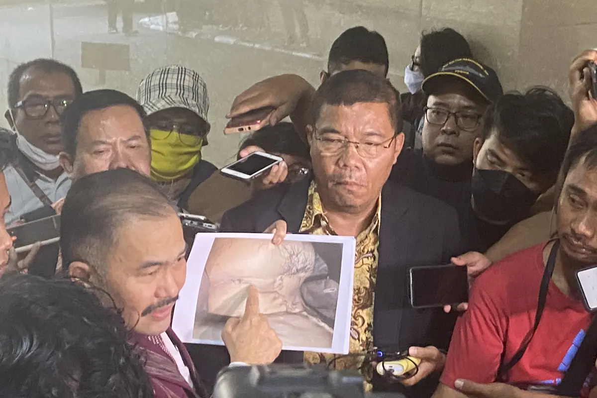 Kamarudin Simanjuntak, Pengacara Keluarga Almarhum Brigadir J alias Nofriansyah Yosua Hutabarat, menemukan bukti baru terkait dugaan pembunuhan berencana yang menewaskan kliennya.