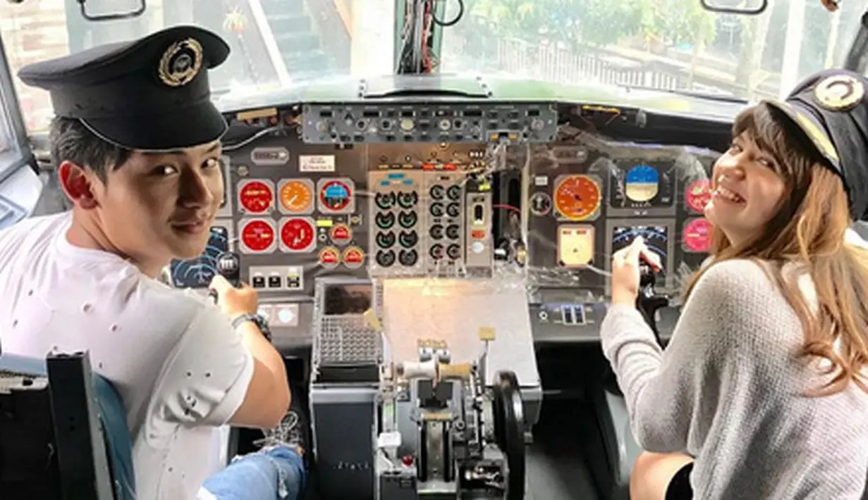 Randy menganggap bahwa gaya pacarannya dengan sang kekasih masih dalam norma-norma yang wajar. Ia melihat yang diluar sana lebih parah daripada dirinya. (Instagram/randymartinnn)