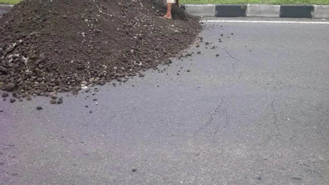 Ringroad Utara Yogya Ambles 30 Cm, Lalu Lintas Dialihkan