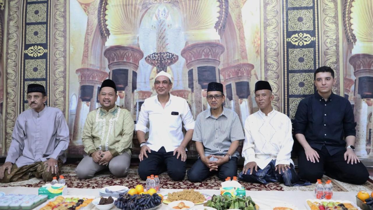 Bupati Gresik Dampingi Gubernur Samarkand Uzbekistan Ziarah ke Makam Maulana Malik Ibrahim