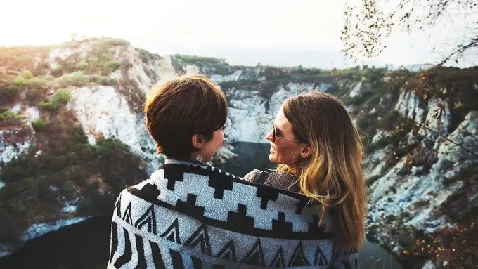 3 Alasan Kamu Perlu Mendengar Nasihat Sahabat Tentang Hubunganmu