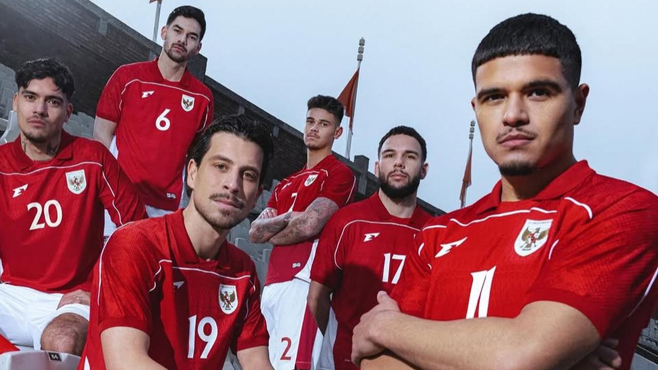 FOTO: Elegan! Ini Penampakan Jersey Baru Timnas Indonesia, Pemain Diaspora Jadi Modelnya