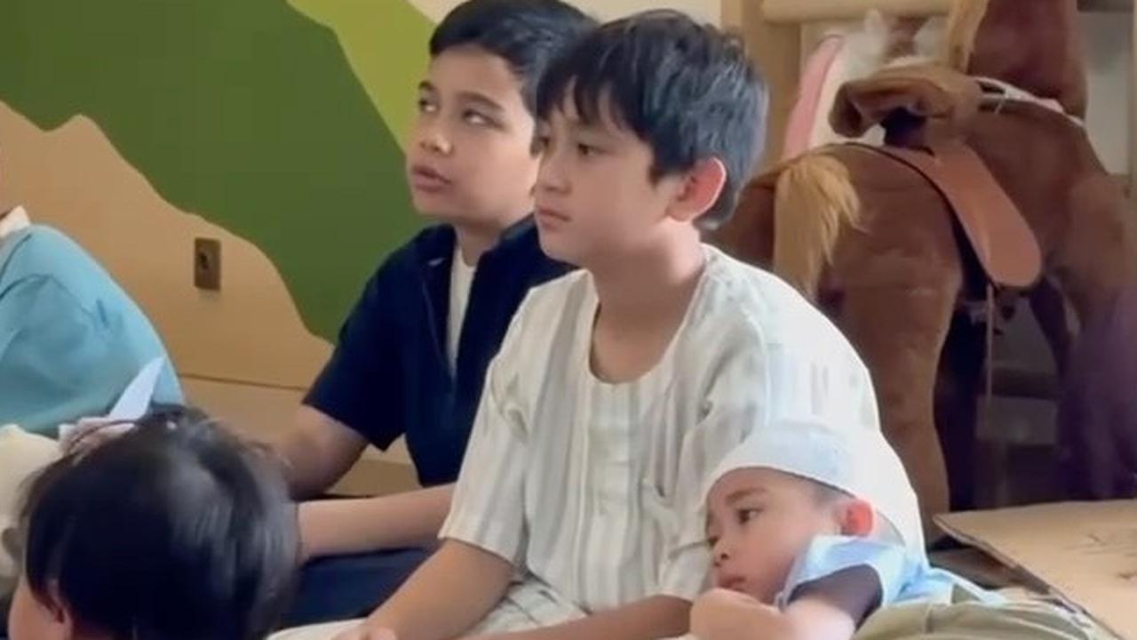 Momen Gemas Rafathar Anak Raffi Ahmad Ikut Pesantren Kilat Sambil Momong Rayyanza dan Baby Lily, Ada yang Dipangku hingga Tiduran
