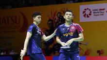 Aksi ganda putra Indonesia, Fajar Alfian/Muhammad Rian Ardianto, pada perempat final Indonesia Masters 2025 di Istora Senayan, Jakarta (23/1/2025). (Bola.com/Abdul Azis)