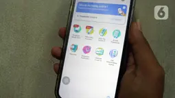 Warga menunjukkan aplikasi SatuSehat Mobile di Jakarta, Rabu (1/3/2023). Pengguna iOS dan Android sudah mulai bisa menemukan aplikasi SatuSehat Mobile di perangkatnya, maupun dengan melakukan update di toko aplikasi. (Liputan6.com/Herman Zakharia)