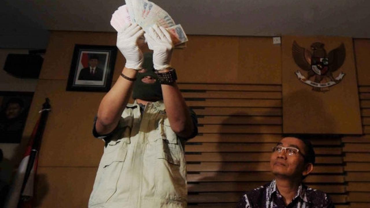 Ini barang bukti hasil Operasi Tangkap Tangan Dewie Yasin Limpo