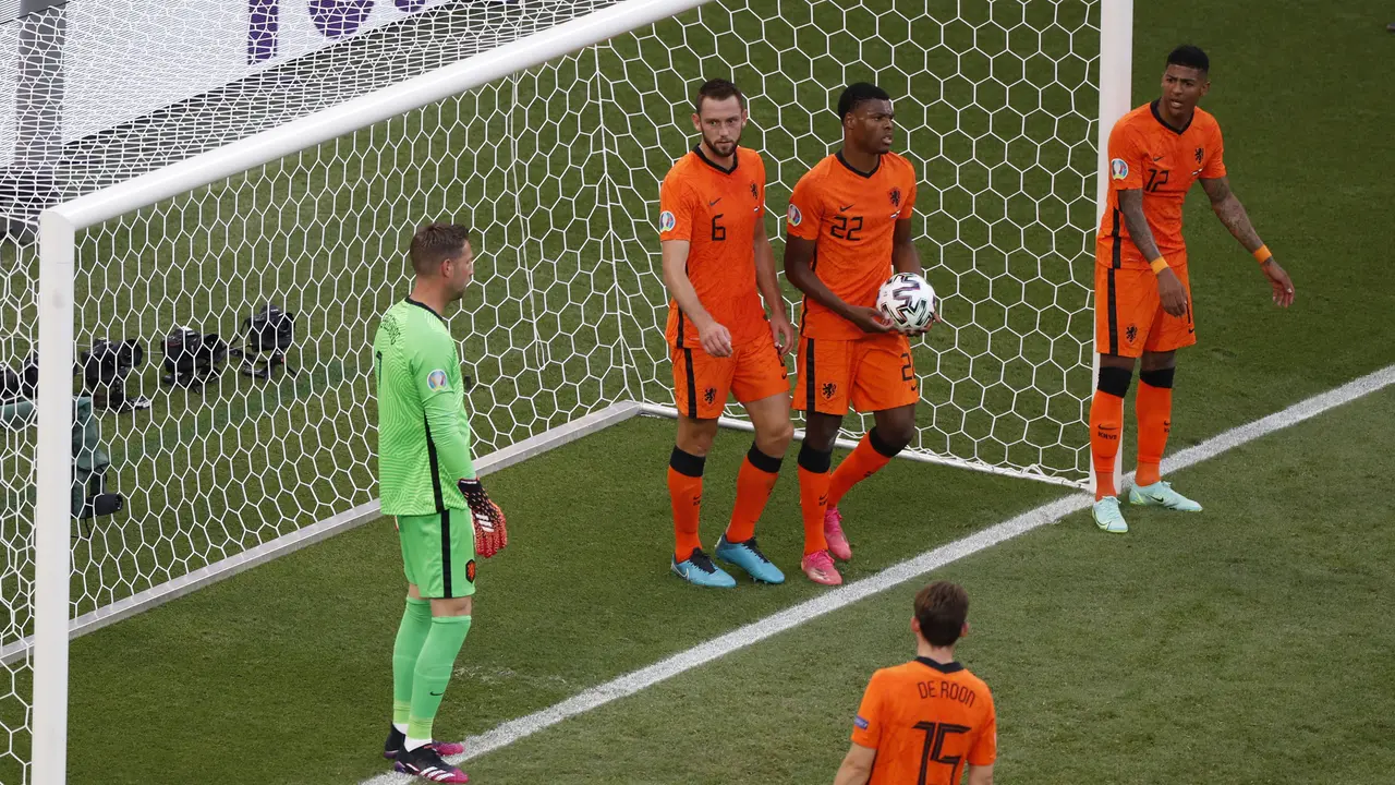 Foto Piala Eropa: Matthijs de Ligt Dikartu Merah, Belanda Disingkirkan Republik Ceska dari Euro 2020