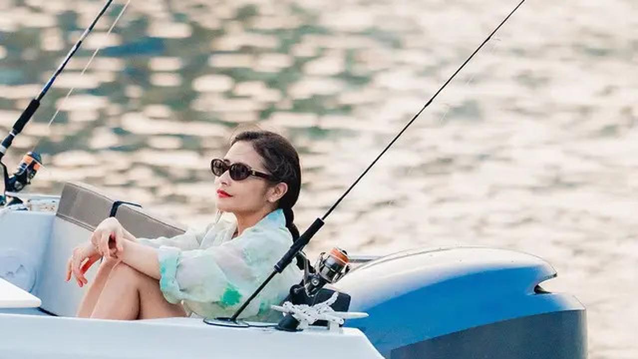 7 Potret Prilly Latuconsina Jadi Nelayan Elit, Jago Nyetir Yacht Miliaran