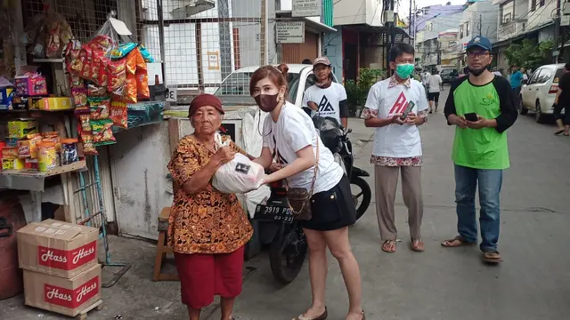 Kegiatan Sosial di Arisan Angie