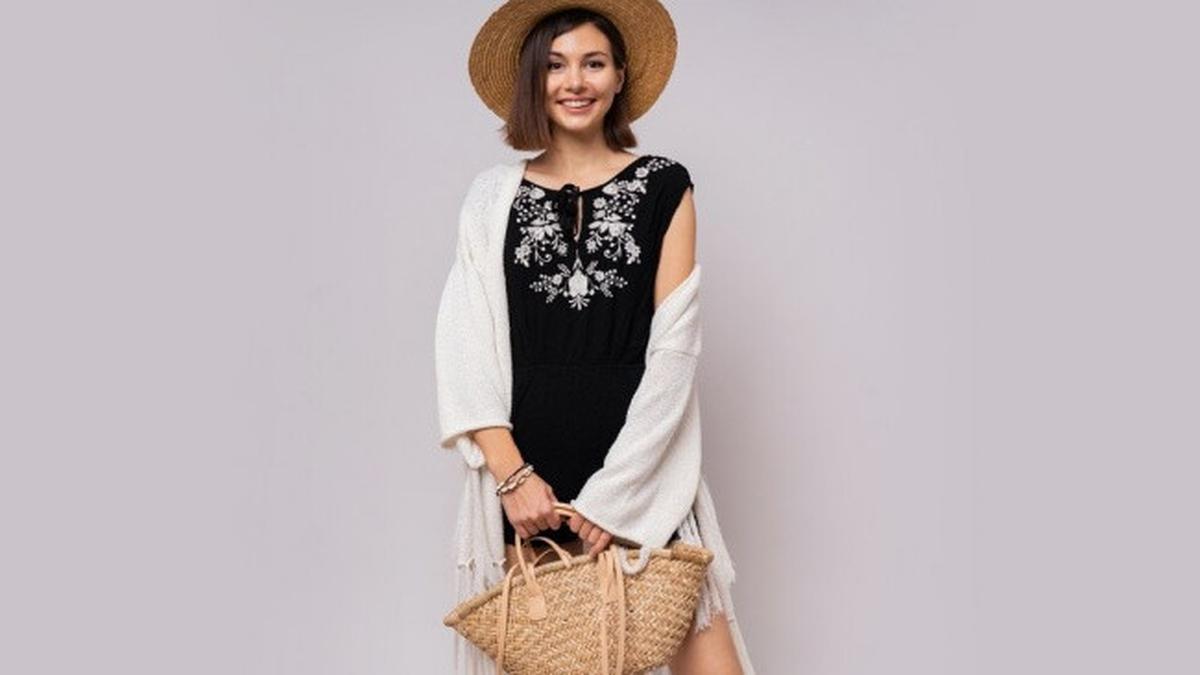 7 Inspirasi Model Dress Batik A Line yang Anggun dan Cantik, Tampil Elegan Anti Mati Gaya