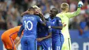 Para pemain Prancis merayakan gol kedua Thomas Lemar ke gawang Belanda pada kualifikasi Piala Dunia 2018 Grup A di Stade de France stadium, Saint-Denis, (31/8/2017). Prancis menang 4-0. (AP/Christophe Ena)