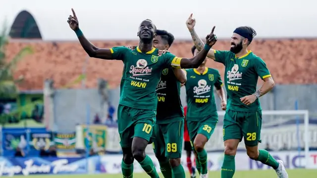Aksi Makan Konate Kenakan Ban Kapten Persebaya, Cetak Dua Gol