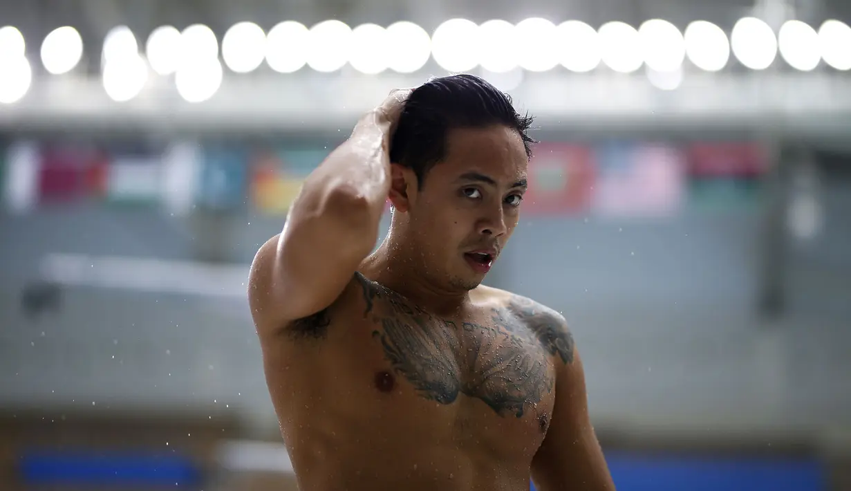 Gagarin Nathaniel perenang Indonesia meraih medali emas di nomor 200 meter pada Islamic Solidarity Games 2017, Senin (15/5/2017) di Baku, Azerbaijan (AFP/Marco Bertorello)