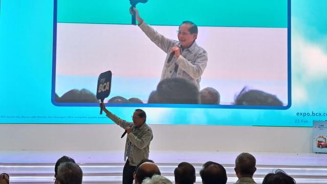 Presiden Direktur BCA Jahja Setiaatmadja dalam opening BCA Expoversary 2023 di ICE BSD, Kabupaten Tangerang, Kamis (23/2/2023).