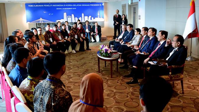 Jokowi bertemu dengan para ilmuwan dan peneliti dari Indonesia yang berada di Korea Selatan. (Biro Pers Sekretariat Presiden)