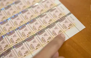 Berapa Ukuran Materai 10000? Ketahui Dimensi Resmi, Ciri Asli, dan Cara Menggunakannya