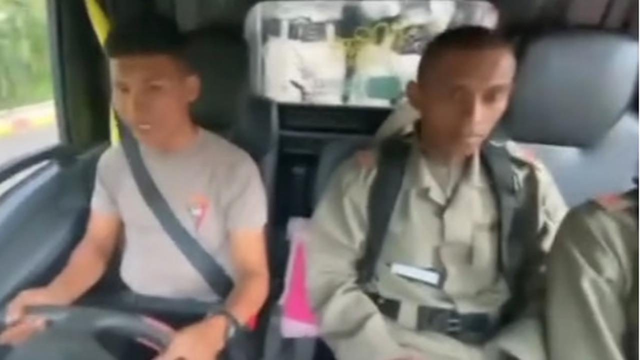 Tegang, Junior Brimob Polri saat Diantar Ibadah ke Gereja Kena Prank Senior Disuruh Bernyanyi