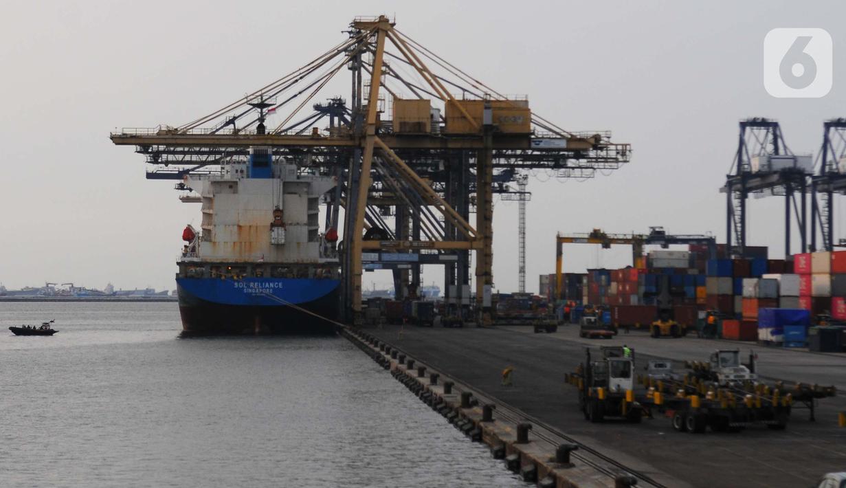 Neraca perdagangan Indonesia kembali mencatatkan surplus selama 35 bulan berturut-turut hingga Maret 2023. (merdeka.com/Imam Buhori)