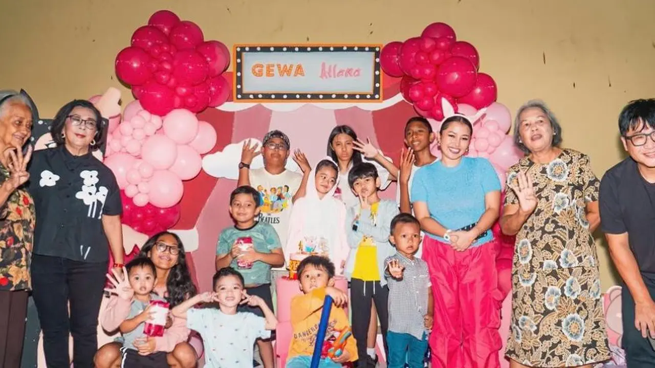 Potret perayaan ulang tahun Gewa ke-4 (Sumber: Instagram/gewaatlanasyamayim)